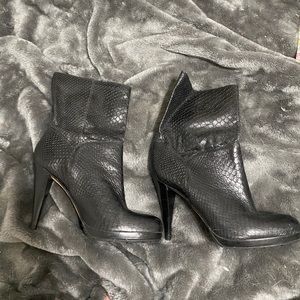 Black Nike air Cole haan boots barely worn. 7.5